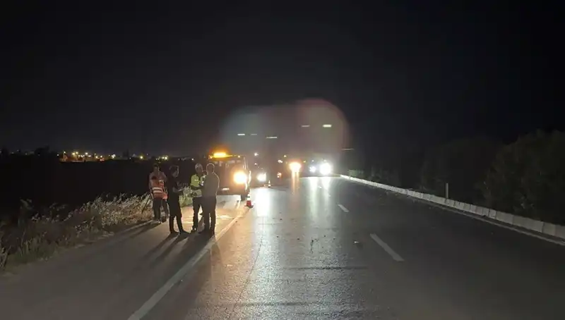 Adana'da Üç Araçla Gerçekleşen Zincirleme Trafik Kazası: Neler Oldu?
