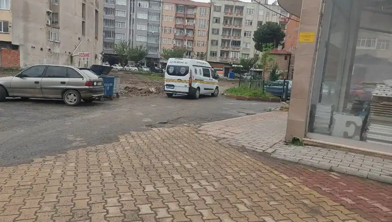 Dördüncü Kattan Düşen Kadın Hastaneye Kaldırıldı: Hayati Tehlike Var mı?