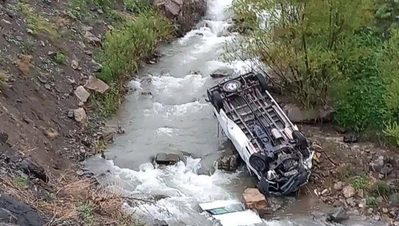 Hakkari'de İşçi Minibüsü Devrildi: 2 Kayıp, 3 Yaralı!