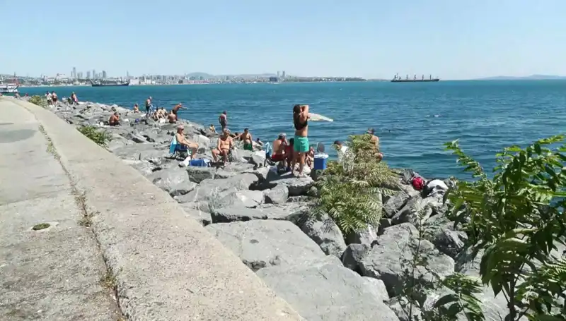 İstanbul’da Bahar Rüzgarı: İstanbullular Sahile Koştu