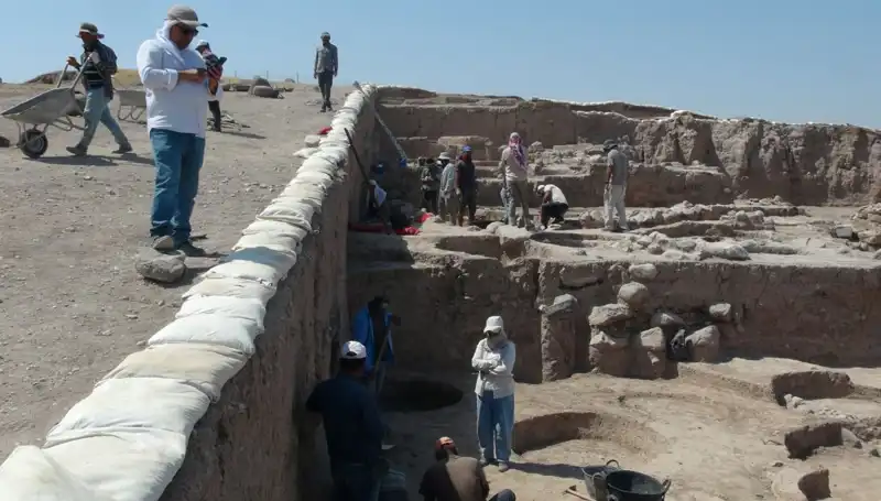 Sıcak Havalara Rağmen Oylum Höyük'te Kazı Çalışmaları Devam Ediyor