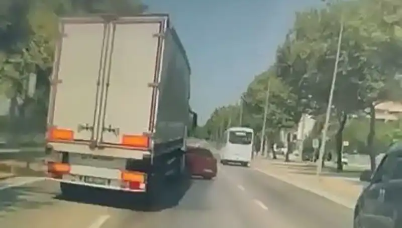 Bursa'da Tehlikeli Kör Nokta: Kazada Can Kaybı ve Yaralılar Var