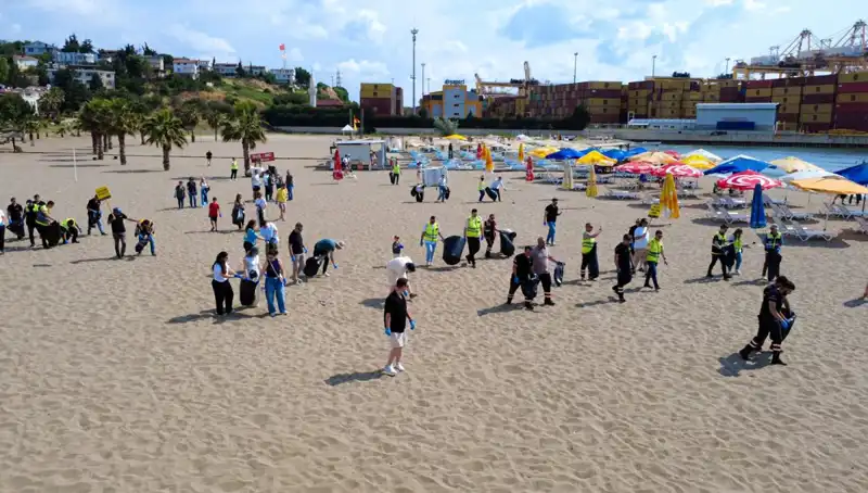 Plajlarda Görkemli Temizlik Etkinliği: Doğayı Koruma Seferberliği