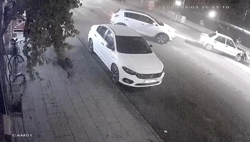 Yayalara Yol Vermek İsterken İkisi de Kaza Yaptı: Olayın Detayları