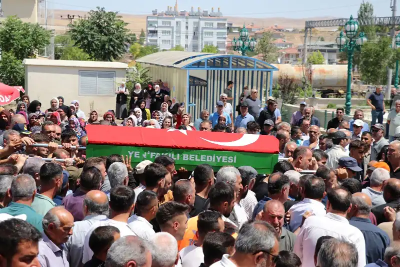 MHP'li Belediye Başkanı, Kalabalık Bir Törenle Son Yolculuğuna Uğurlandı