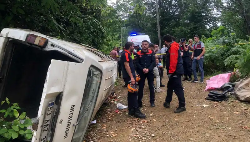 Rize’de Yamaçtan Yuvarlanan Minibüs Faciası: İki Ölü, Üç Yaralı
