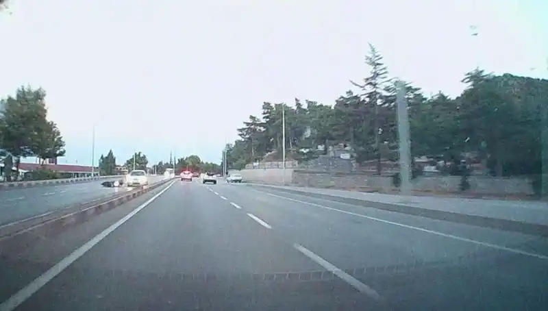Otomobil ve Motosiklet Çarpıştı: Yolda Korkunç Kaza, 1 Kişi Yaralı!
