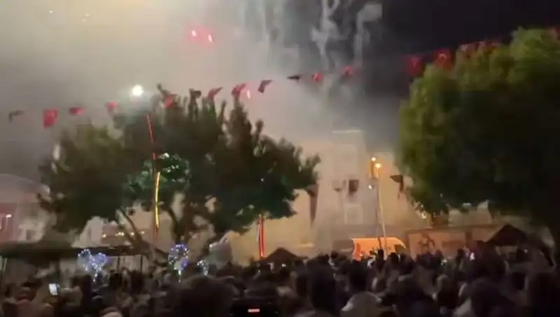 Havai Fişek Gösterisi Sırasında Yaşanan Kazalar: Hastanelik Olanlar Var!