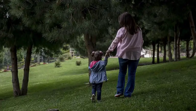 Yargıtay’ın Koruyucu Aile Kararı: Annesiyle Bağ Kopmayacak