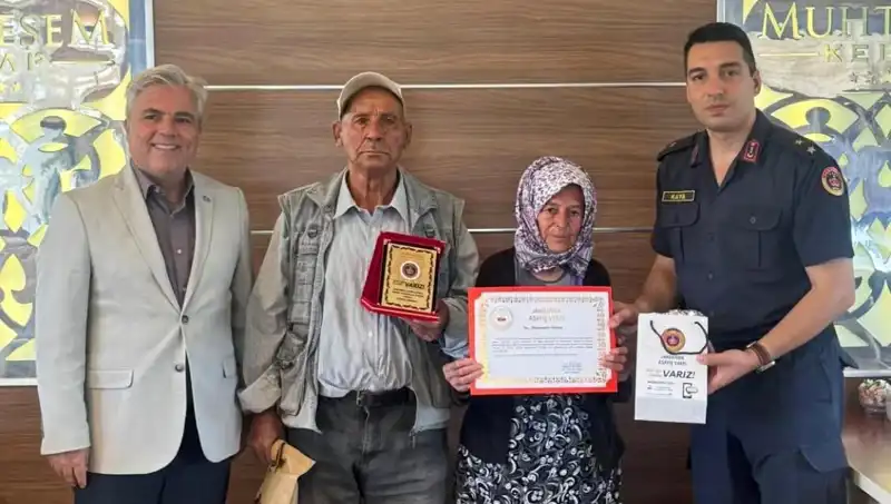 Hayırsever Aile, Tek Varları Olan Evi Jandarmaya Bağışladı!