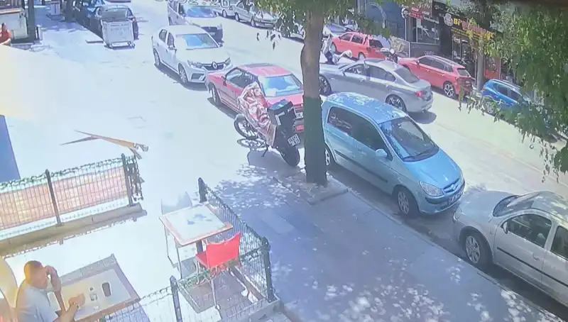 Karşıdan Karşıya Geçerken Araba Çarptı: Hayat Kurtaran Anlar