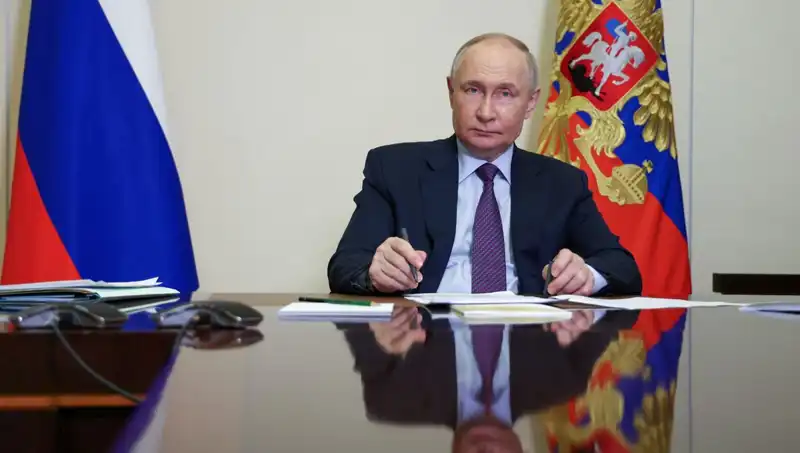 Putin, Esad'ı Suriye'de Tutmaya Devam Ediyor: Askeri Strateji ve Gelecek Planları