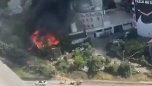 Kağıthane’de Kısa Sürede Büyüyen Yangın, Dumanlar Gökyüzünü Kaptı