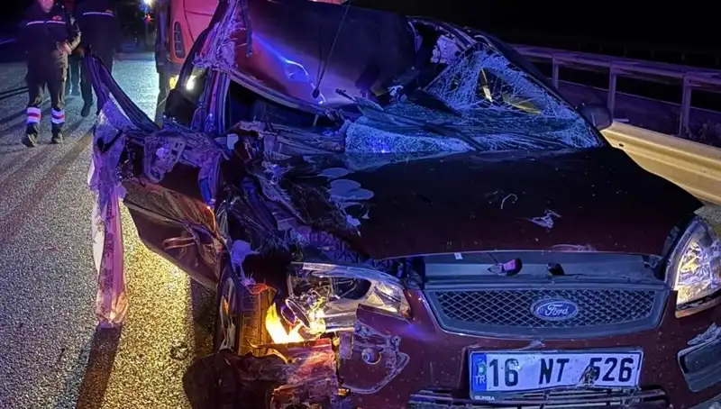 Afyonkarahisar'da Trafik Kazası: Otomobil ve TIR Çarpıştı, 4 Kişi Yaralı