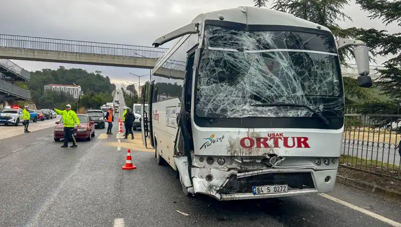Uşak’ta İki İşçi Servisinin Çarpışmasında Yaralı Sayısı Artıyor