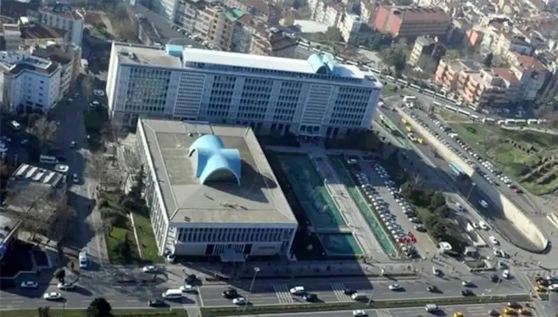 İBB Soruşturmasında Enderun WhatsApp Grubu Mesajları Neden Gündeme Geldi?