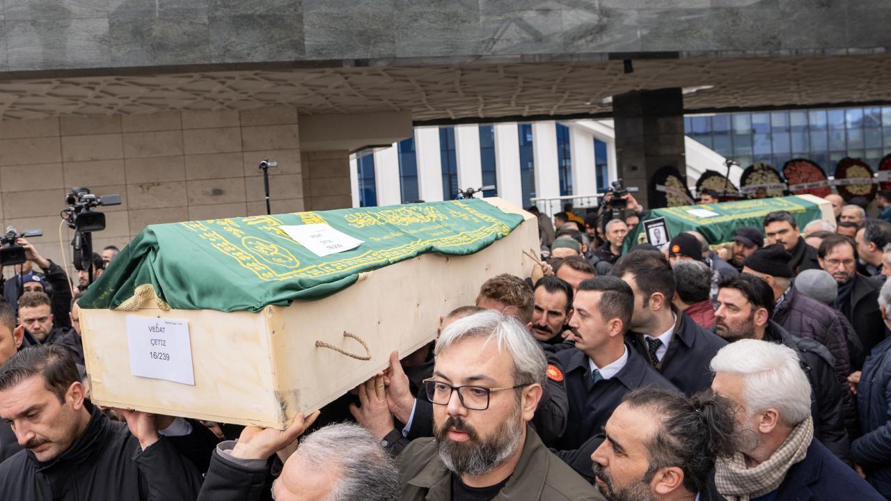 Bolu'da Hayatını Kaybedenler Son Yolculuklarına Uğurlanıyor