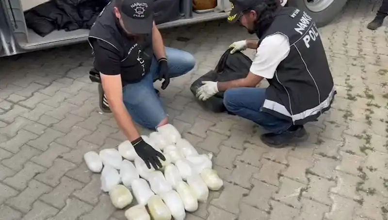 Yolcu Valizinden 13 Kilo Metamfetamin Çıktı: Uyuşturucu Kaçakçılığı Skandalı