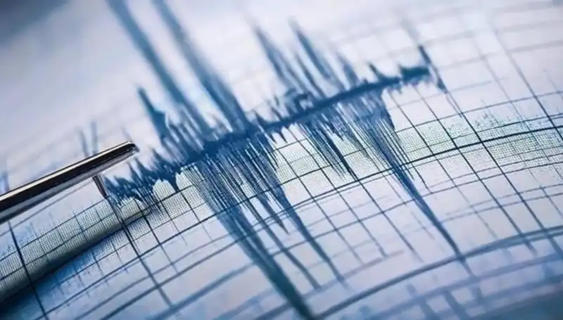 Antalya'da 3.9 Büyüklüğünde Deprem: Kentte Korku Dolu Anlar Yaşandı