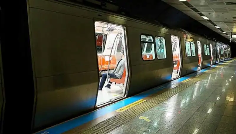 İstanbul'da Metro Durakları Kapatılıyor: Yolcuları Bekleyen Çalıntı Süreçler