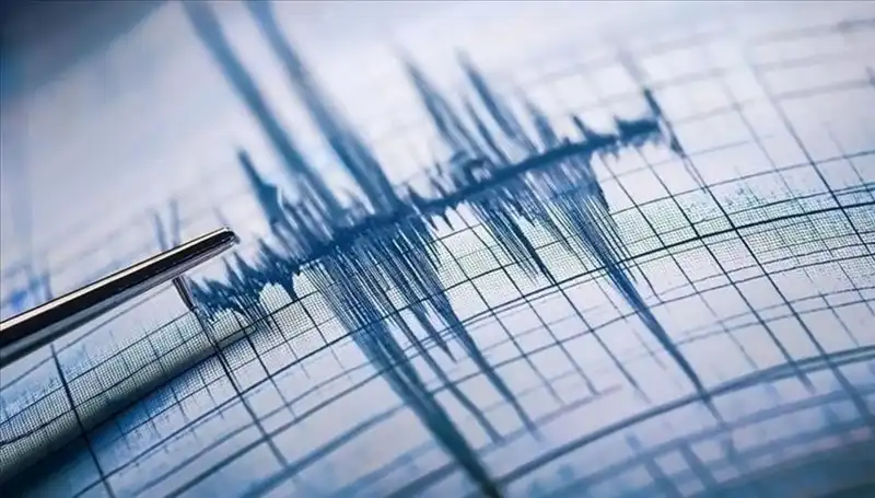 Ege Denizi'nde Korkutan Deprem: 3.3 Büyüklüğünde Sallantı!