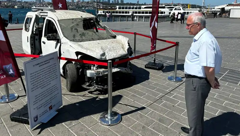 15 Temmuz Darbe Girişiminin İzleri: Tankların Ezdiği Araçlar Sergileniyor
