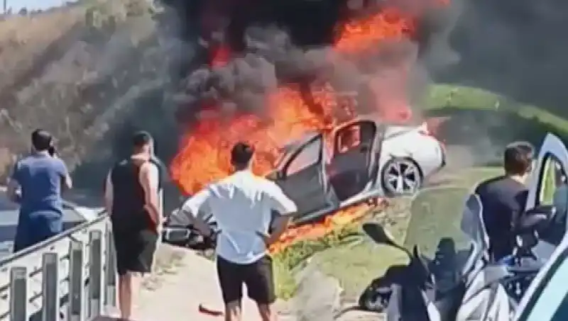 TEM Otoyolu’nda Kazada Otomobil Alev Alev Yandı: Kazazedelerin Durumu Ne?