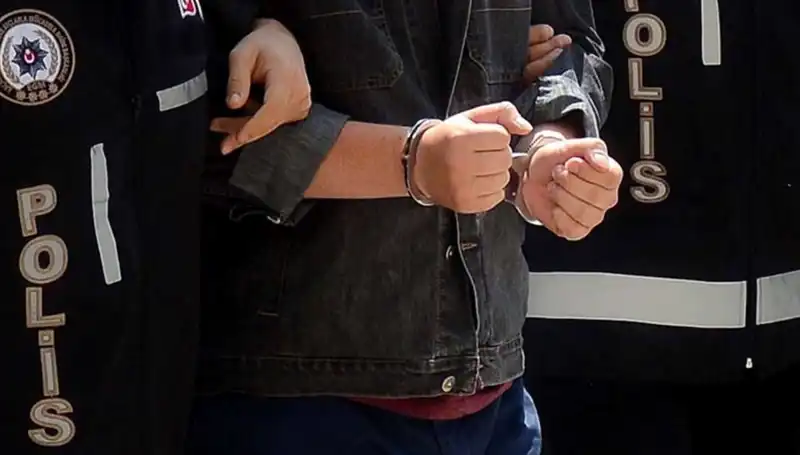 Kayseri'de Yasa Dışı Silah Ticareti Operasyonu: İki Zanlı Adalete Teslim Edildi