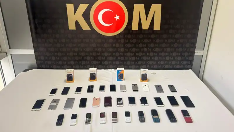 Türkiye'de Gümrük Kaçağı 37 Cep Telefonu Ele Geçirildi!