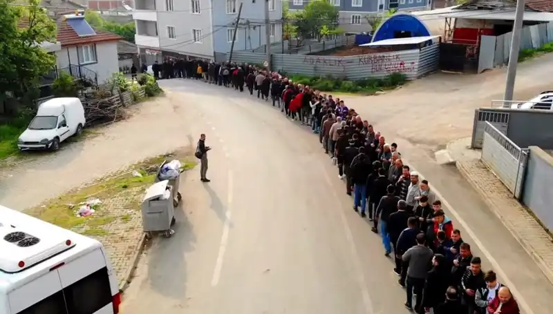 Bursa'daki O Mahallede Bayramlaşma Geleneği: 1 Kilometrelik Kuyruk