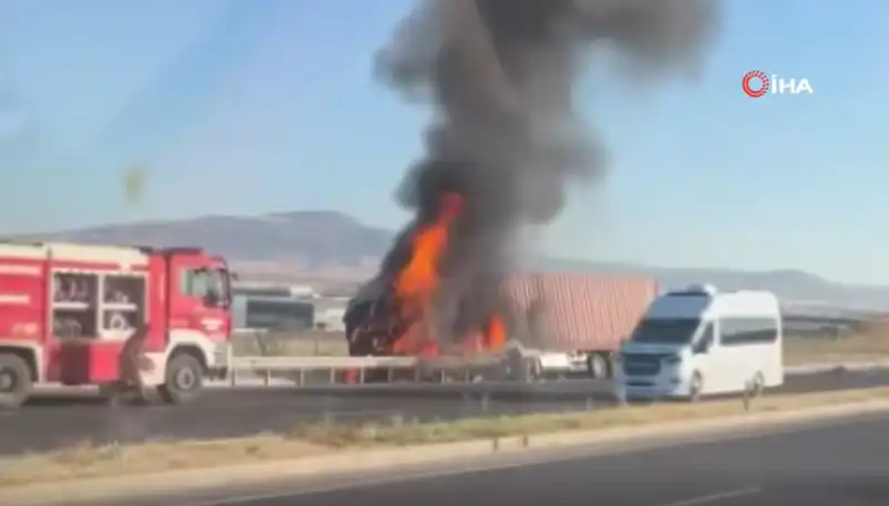 Ankara'da Feci Kaza: TIR Alev Alev Yandı, Olayın Detayları Şok Edici