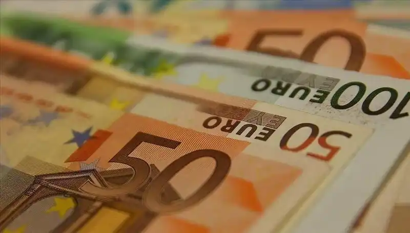Euro’nun Zirve Yolculuğu: Düşüş Nedenleri ve Gelecek Beklentileri