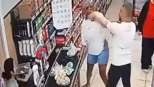 Çocuğunun Gözleri Önünde Markette Kadına Saldıran Adam Şok Etti