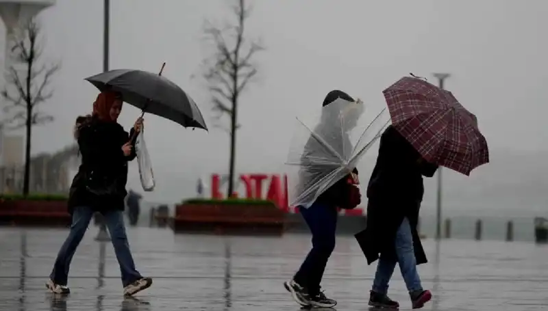 Türkiye'nin İki Bölgesinde Kuvvetli Sağanak Yağış Bekleniyor