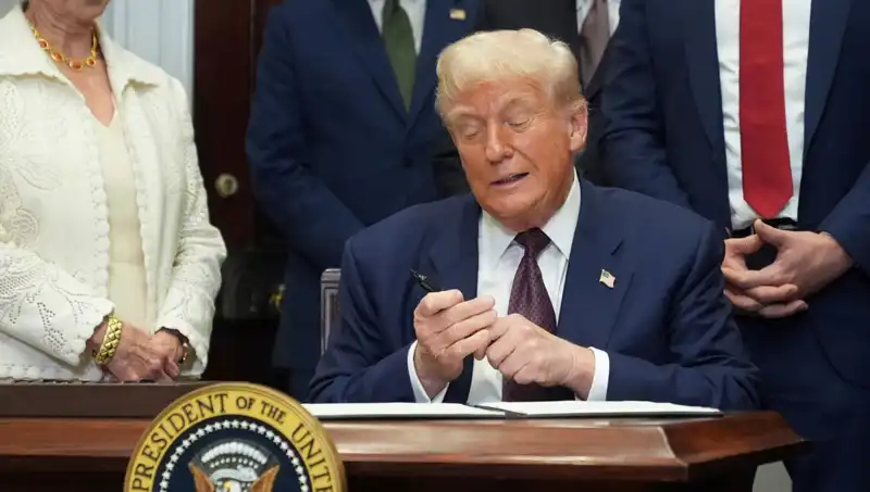 Trump, Beyaz Saray’a 200 Milyon Dolarlık Lüks Yenileme Projesini Üstleniyor