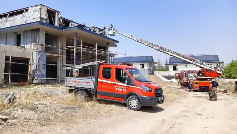 Ankara Gölbaşı'nda Villalarda Yangın: Aynı Anda Birden Fazla Nokta Alev Aldı