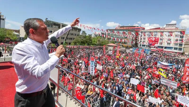Özgür Özel'den Kritik Açıklama: "Silah Bırakma Sürecine Destek Veriyoruz!"