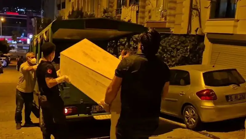 Esenyurt'ta Gizemli Ölüm: Kadın Cansız Bedeni Bulundu
