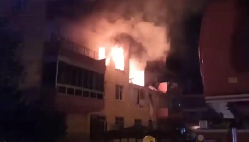 Konya'da Dört Katlı Binada Meydana Gelen Doğalgaz Patlaması 12 Yaralıya Neden Oldu